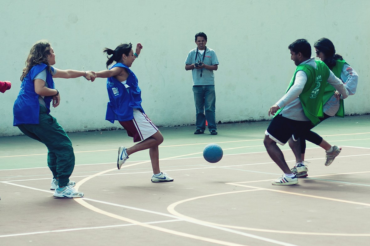 (Don't panic.) Recrear in a cooperation exercise.